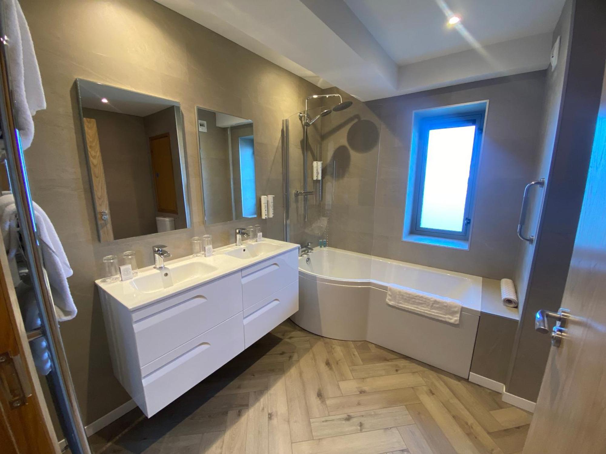Belmore Court & Motel Енискилен Екстериор снимка